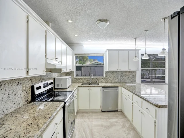 12126 NW 33rd St, Coral Springs FL 33065