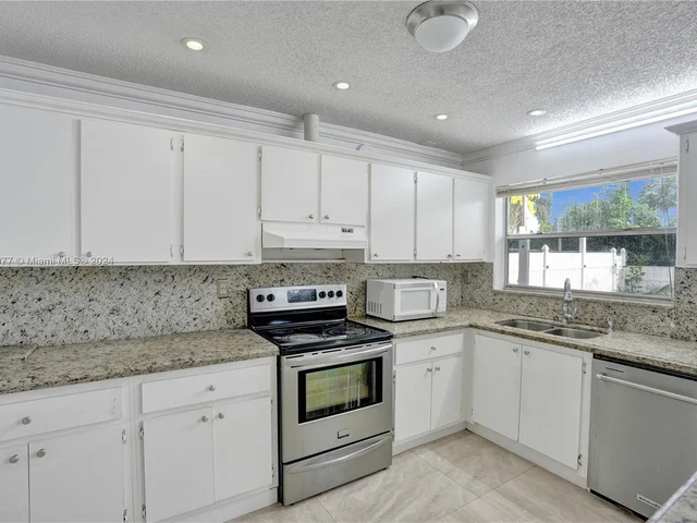 12126 NW 33rd St, Coral Springs FL 33065