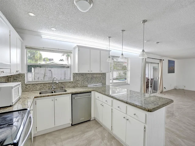 12126 NW 33rd St, Coral Springs FL 33065