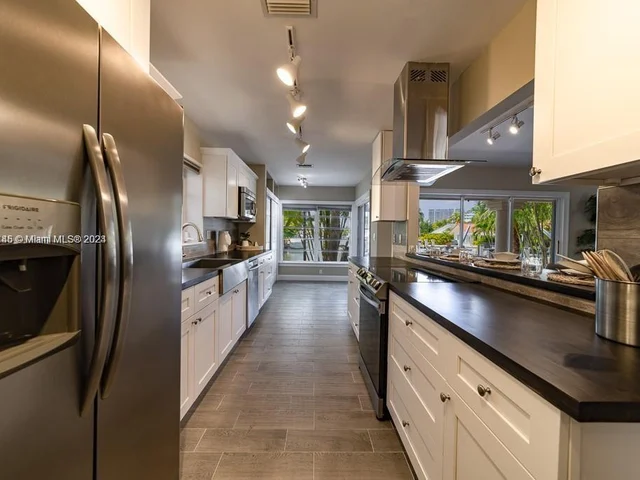 3451 NE 164th St, North Miami Beach FL 33160