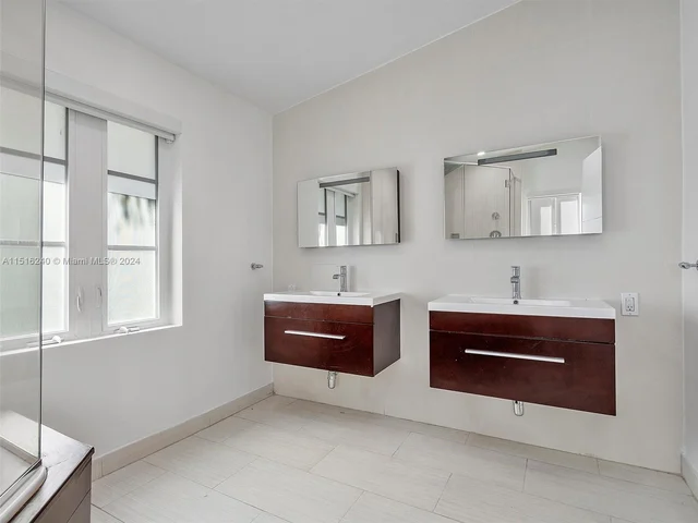 683 NE 69th St, Miami FL 33138