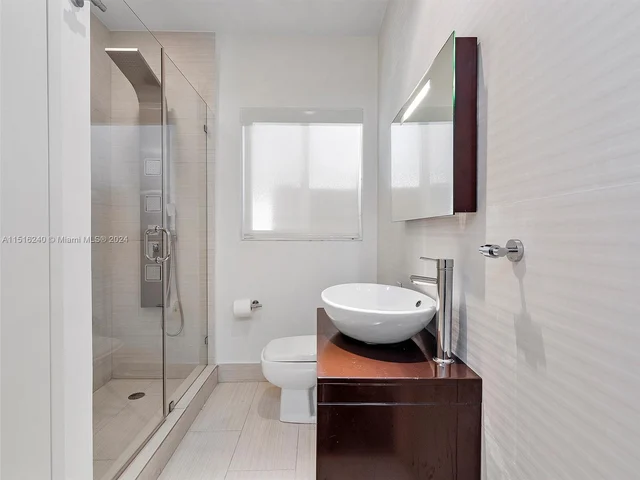 683 NE 69th St, Miami FL 33138