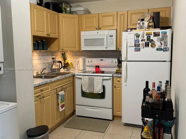 8320 NW 7th St # 313, Miami FL 33126