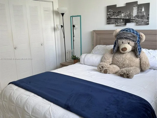 8320 NW 7th St # 313, Miami FL 33126