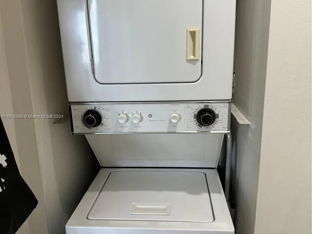 8320 NW 7th St # 313, Miami FL 33126