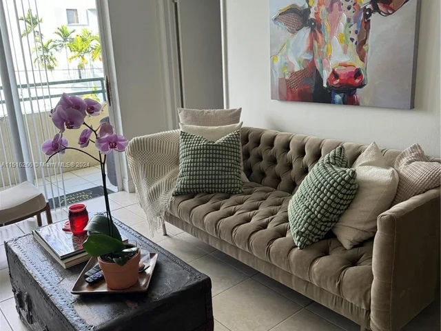 8320 NW 7th St # 313, Miami FL 33126