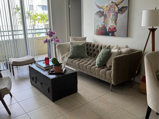 8320 NW 7th St # 313, Miami FL 33126