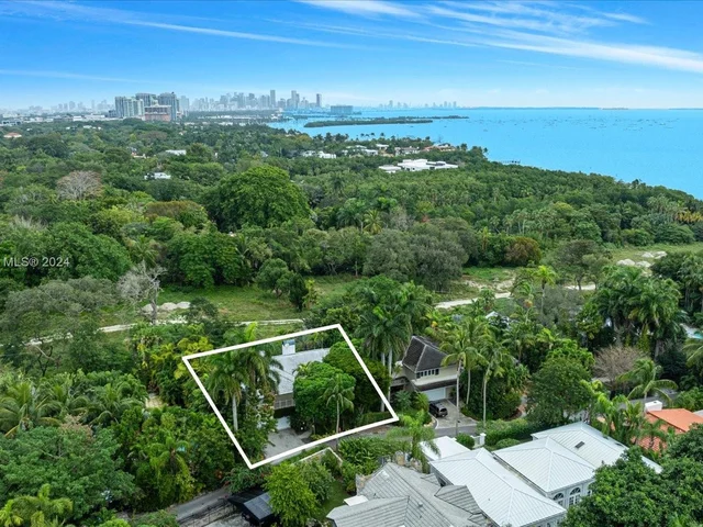 3605 N Bay Homes Dr, Miami FL 33133