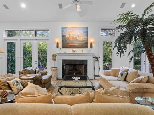 3605 N Bay Homes Dr, Miami FL 33133