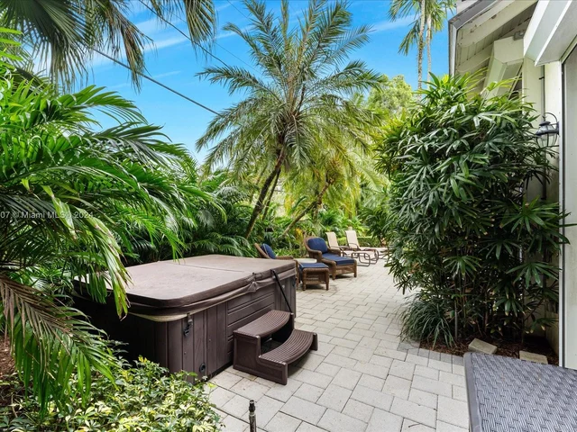 3605 N Bay Homes Dr, Miami FL 33133