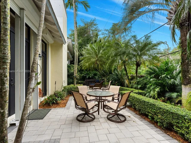 3605 N Bay Homes Dr, Miami FL 33133