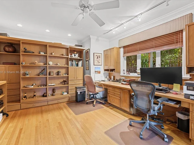 3605 N Bay Homes Dr, Miami FL 33133