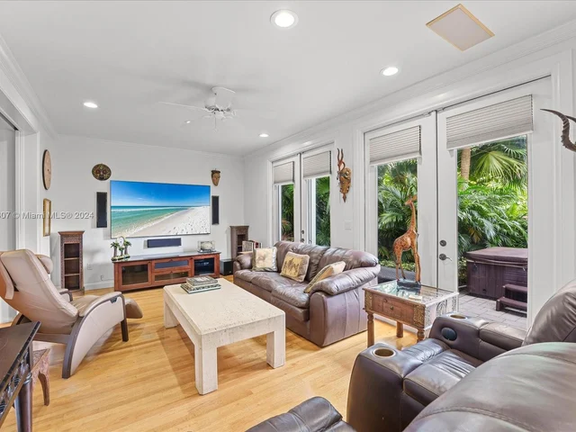 3605 N Bay Homes Dr, Miami FL 33133