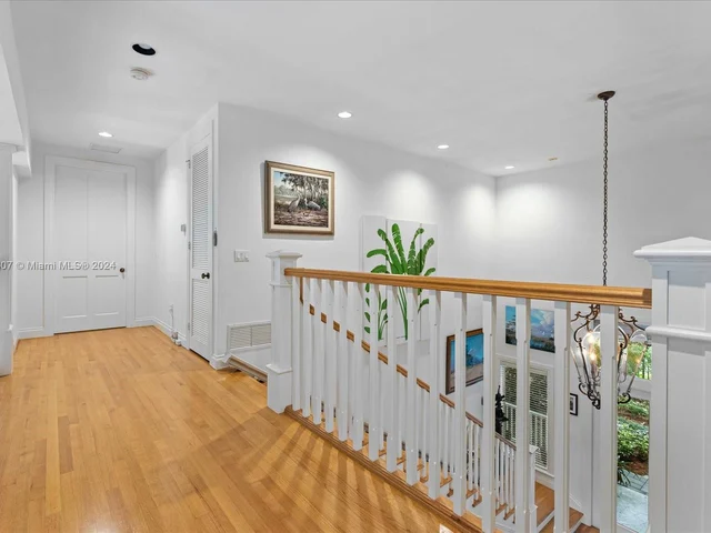 3605 N Bay Homes Dr, Miami FL 33133