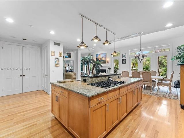 3605 N Bay Homes Dr, Miami FL 33133