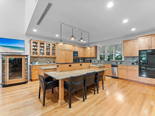 3605 N Bay Homes Dr, Miami FL 33133