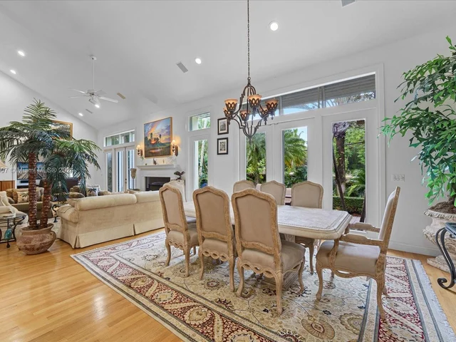 3605 N Bay Homes Dr, Miami FL 33133