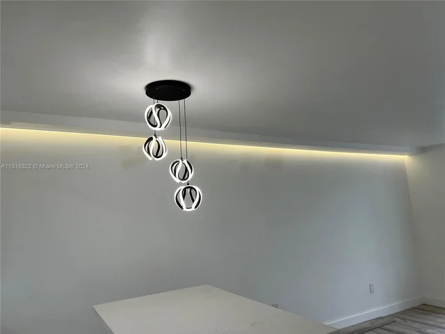 8101 N Sunrise Lakes Dr, Sunrise FL 33322