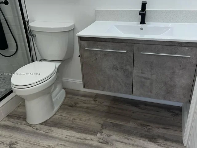 8101 N Sunrise Lakes Dr, Sunrise FL 33322