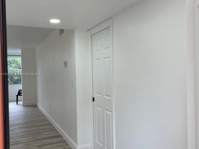 8101 N Sunrise Lakes Dr, Sunrise FL 33322