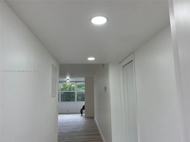 8101 N Sunrise Lakes Dr, Sunrise FL 33322