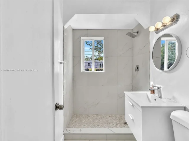 1050 NE 138th St, North Miami FL 33161