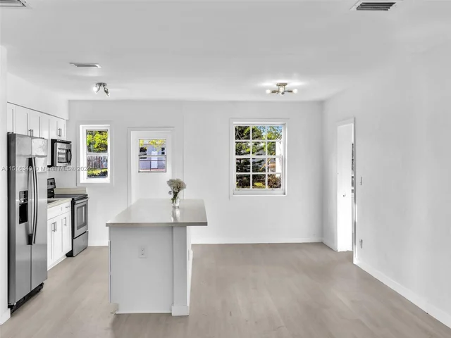 1050 NE 138th St, North Miami FL 33161