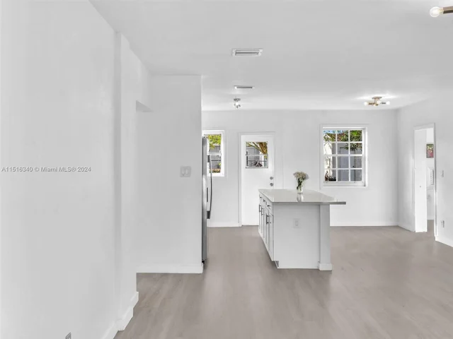 1050 NE 138th St, North Miami FL 33161