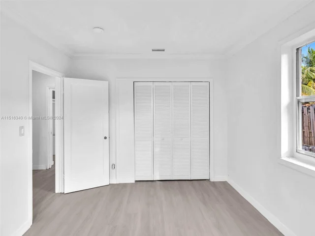 1050 NE 138th St, North Miami FL 33161