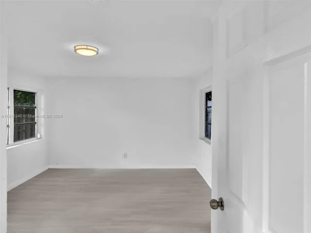 1050 NE 138th St, North Miami FL 33161