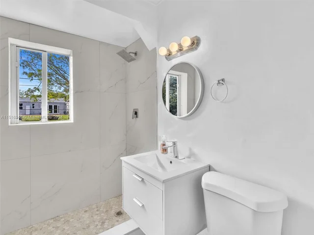 1050 NE 138th St, North Miami FL 33161