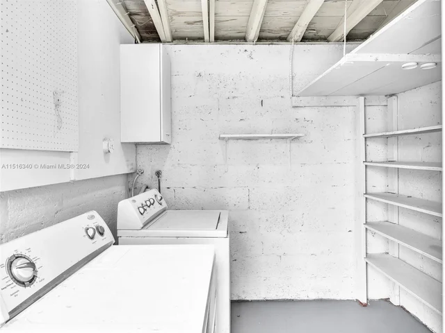 1050 NE 138th St, North Miami FL 33161