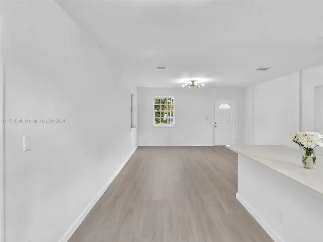 1050 NE 138th St, North Miami FL 33161