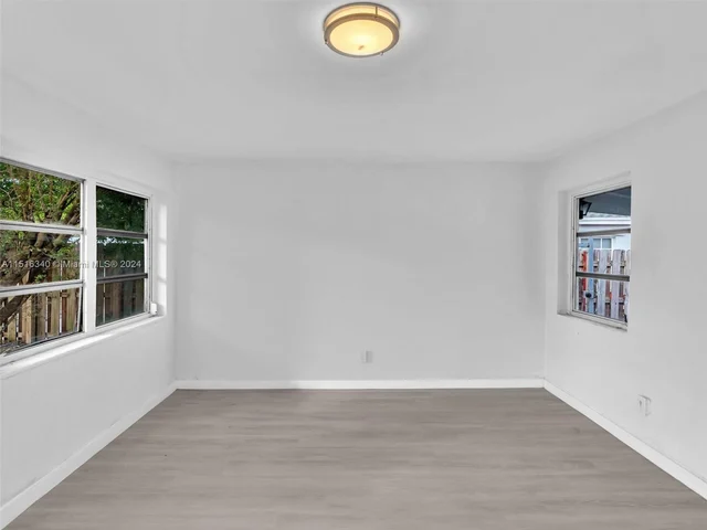 1050 NE 138th St, North Miami FL 33161