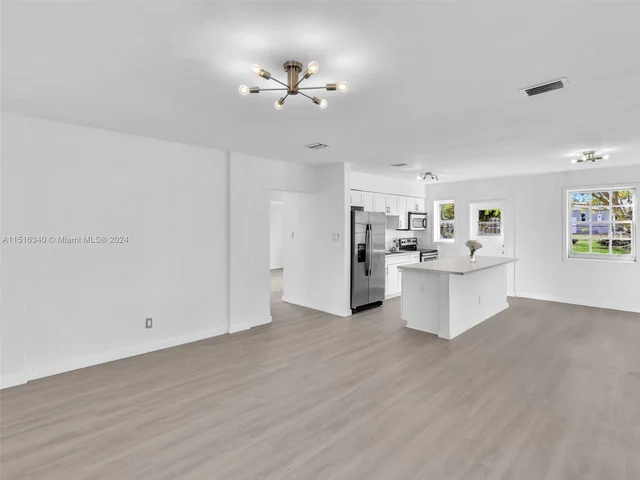 1050 NE 138th St, North Miami FL 33161