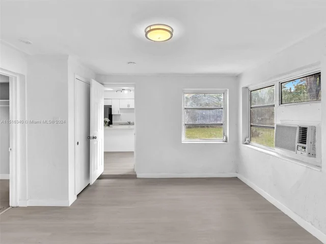 1050 NE 138th St, North Miami FL 33161