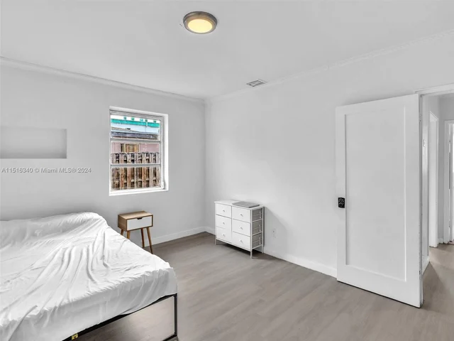 1050 NE 138th St, North Miami FL 33161