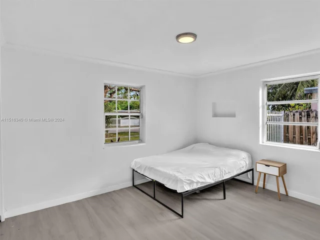 1050 NE 138th St, North Miami FL 33161