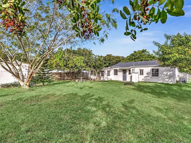 1050 NE 138th St, North Miami FL 33161