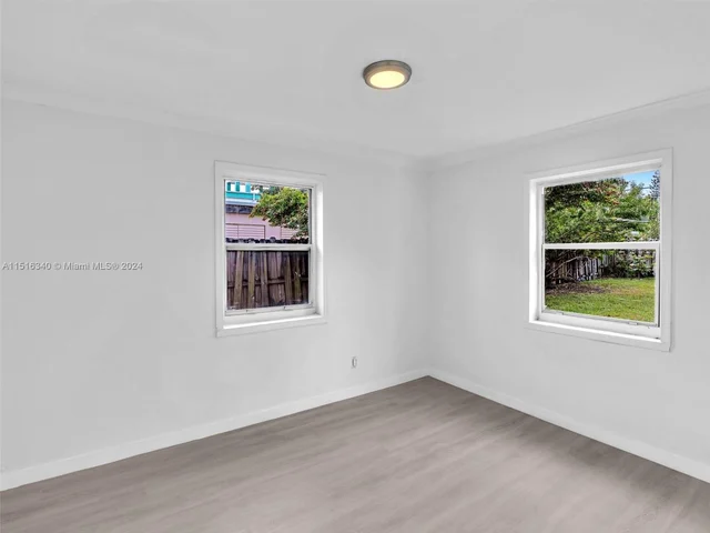 1050 NE 138th St, North Miami FL 33161