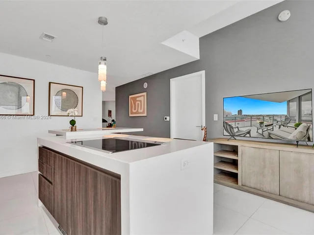 851 NE 1st Ave # 1004, Miami FL 33132