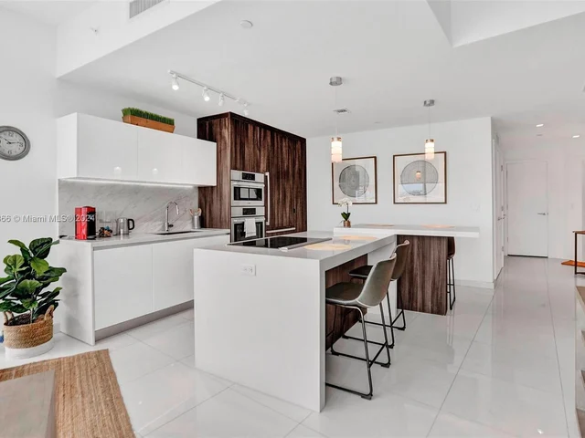 851 NE 1st Ave # 1004, Miami FL 33132