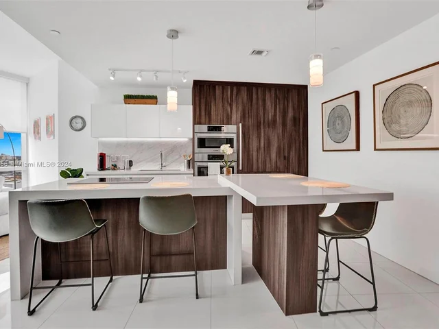 851 NE 1st Ave # 1004, Miami FL 33132