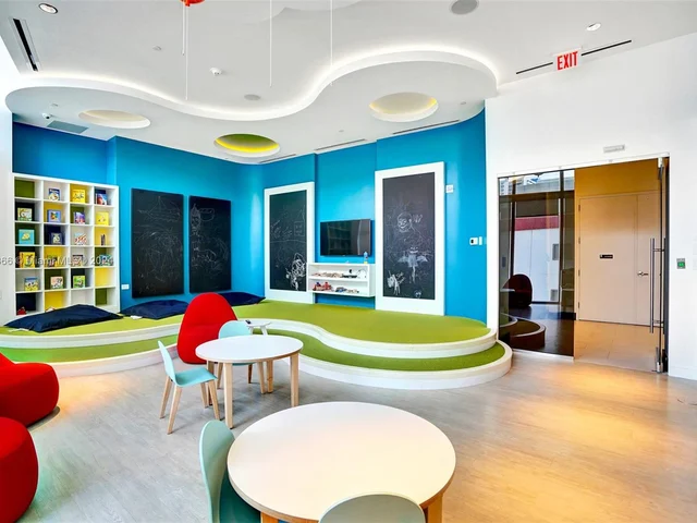 851 NE 1st Ave # 1004, Miami FL 33132