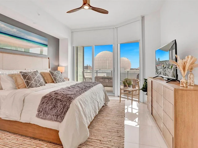 851 NE 1st Ave # 1004, Miami FL 33132