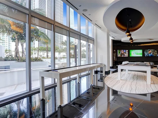 851 NE 1st Ave # 1004, Miami FL 33132