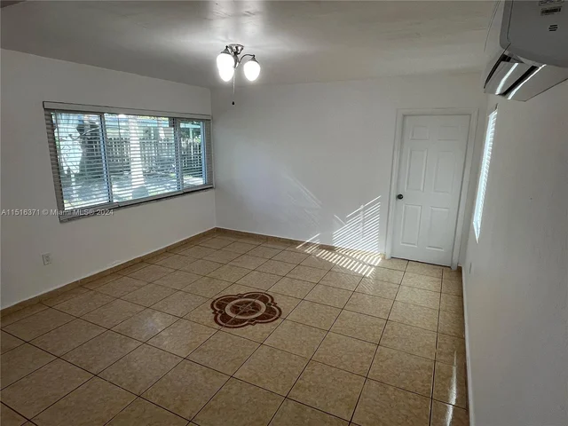 12710 Tee Cir, Miami FL 33167