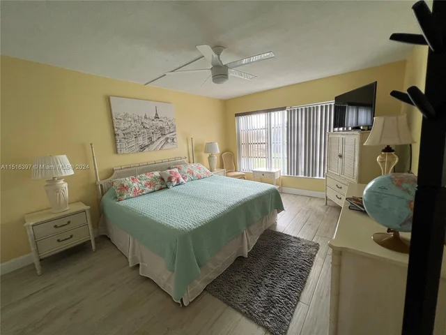 3150 N Palm Aire Dr # 404, Pompano Beach FL 33069