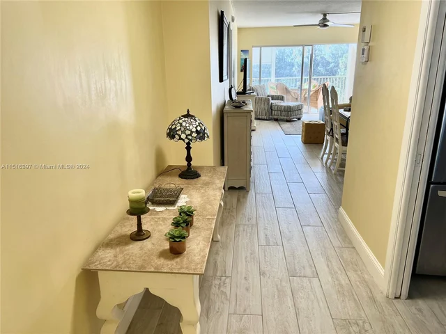 3150 N Palm Aire Dr # 404, Pompano Beach FL 33069