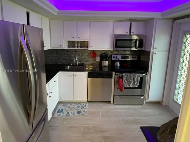 3150 N Palm Aire Dr # 404, Pompano Beach FL 33069